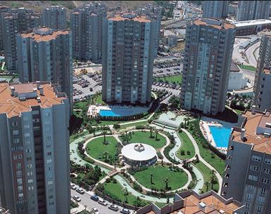 * SOYAK YENİŞEHİR Ataşehir de konumlu olup inşaatı 2008 yılında tamamlanmıştır. 33 bloktan meydana gelen projede toplam 2044 daire yer almaktadır. 121.