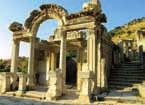 Muğla nın Yatağan ilçesine bağlı Lagina daki Hekate Tapınağı ise Korint nizamının en başarılı örneklerinden
