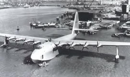 Havayolu şirketi sahibi Howard Hughes, H-4 Hercules adlı deniz uçağını üretti ve Kalifornia Long Beach'te uçurdu.