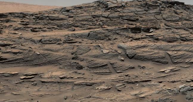 tabaka istifinin genel görünümü, d) Mars gezegeninde çapraz