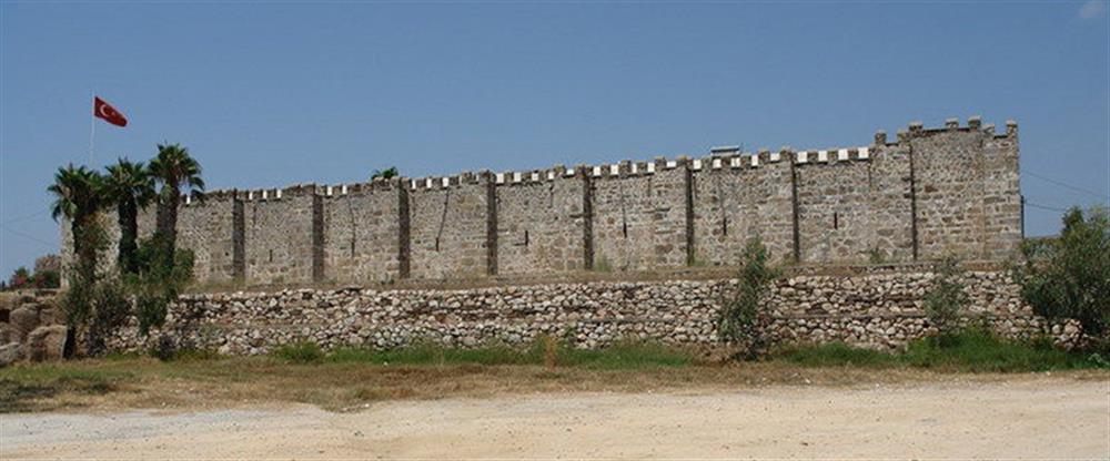 ŞARAPSA HANI Alanya nın 13 kilometre batısında şehirlerarası karayolu üzerinde 13. yüzyıldan kalma bir yapıdır.