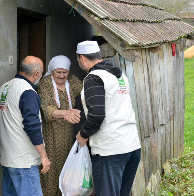 13 Podjela kurbana Povjerene kurbane dijelimo s velikom odgovornošću, transparentnošću i preciznošću, strogo vodeći računa da kurbani stignu na adrese ljudi, koji su u stanju potrebe, a određeni broj