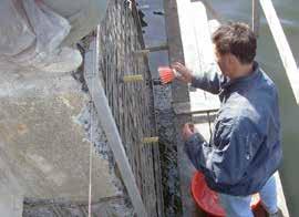 Beton yüzeylerdeki tie-rod delikleri ve karot boşluklarının doldurulmasında. Betonların sülfat ve klor etkilerine karşı korunmasında. Deniz yapılarının onarım ve tamiratında.