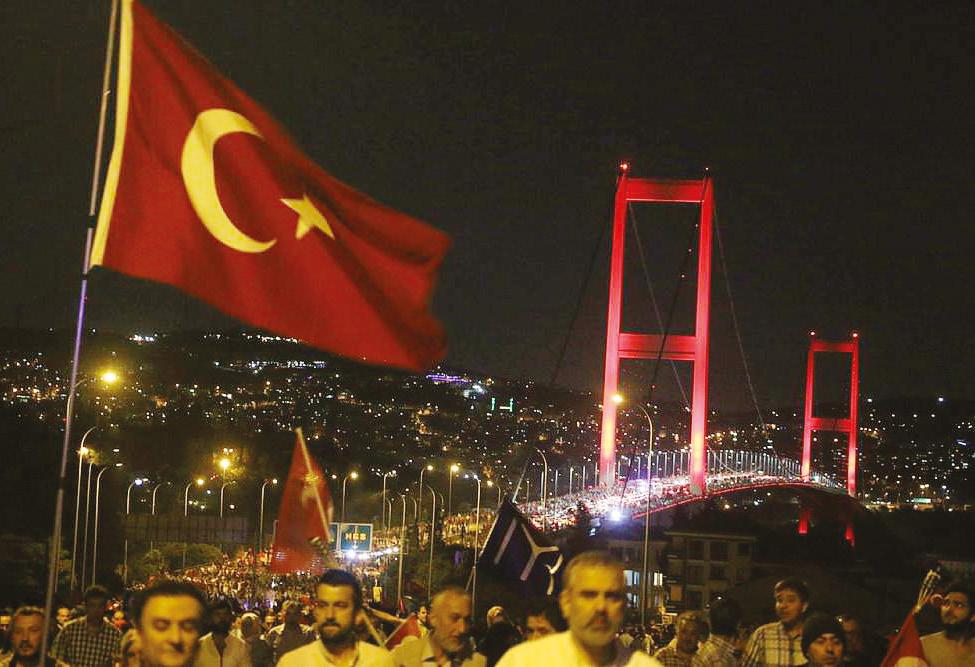 kapak konusu 02.10: CHP Genel Başkanı Kılıçdaroğlu: Her darbe girişimi karşısında toplumun ortak tepki vermesi gerekiyor.