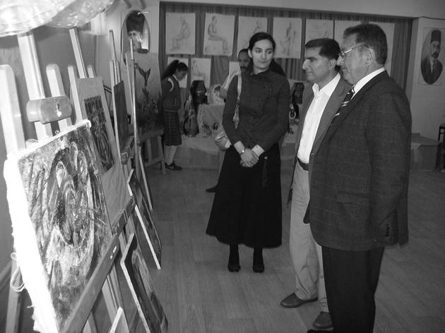 Tekst 6 İlköğretim öğrencilerinden resim sergisi Tokat ın Zile ilçesinde ilköğretim öğrencileri resim sergisi açtı.
