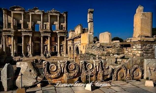 Bu anlamda değerlendirildiğinde Anadolu tüm tarihi dönemlere ilişkin arkeolojik sitler açısından oldukça zengindir.
