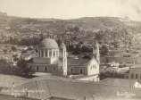 Ayios Yeoryios (Aya Yorgi) Kilisesi Mimar Efstratios Kalonaris tarafından, 1856 yılında kubbesi eklenerek yenilenen kilise, 1922 yangınında yok olmuştur.