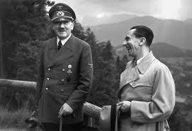 Propaganda Nedir? Hitler ve Goebbels Propagandanın görevi, örgüt için taraftar toplamaktır.