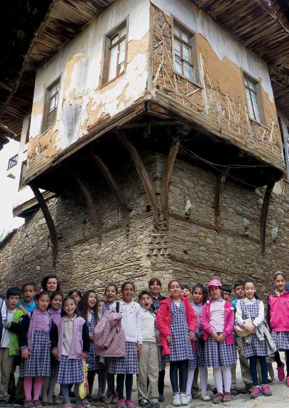 EĞİTİM, ÖRGÜTLENME, AĞAÇLANDIRMA ÇEKÜL ün kuruluş yıllarından bu yana benimsediği Doğa ve Kültürle Varız