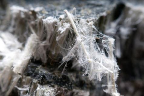 Daha dayanıklı malzeme elde etmek için kullanılan asbest, kurşun oksit gibi katkı malzemeleri, tarihi yapılarda