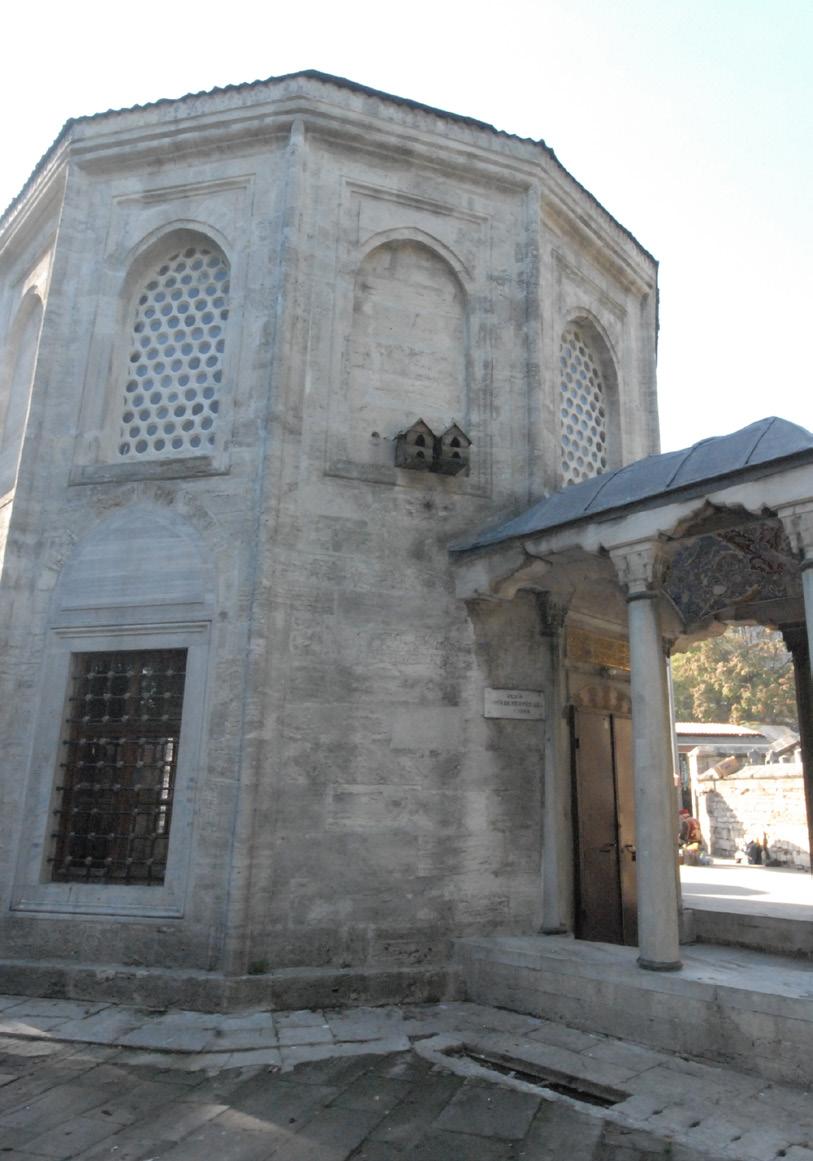 Eyüp Camii Etrafı 17 MİRİMİRAN MEHMET AĞA TÜRBESİ O Bir Eyalet Valisiydi. Mehmet Ağa (?-1589, Mirimiran ismini uzun yıllar boyunca sürdürdüğü Beylerbeyi vazifesinden sonra almıştır.