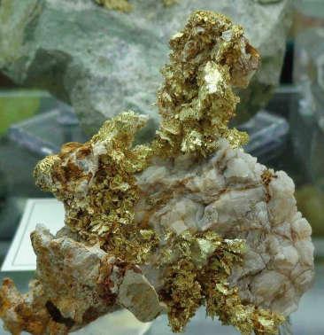 Altın içeren damarlar: 19 yüzyılda yapılan yoğun maden aramalarında damarlar altın için en önemli hatta tek kaynak olarak