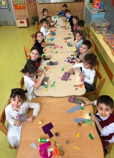 Akıl Oyunları Laboratuvarında Bu ay Pattern Play oyunu ile tanıştık. Bu oyunun kartlarındaki şekillere bakarak blokları çok dikkatli ve doğru bir şekilde aynısını yapmaya çalıştık.