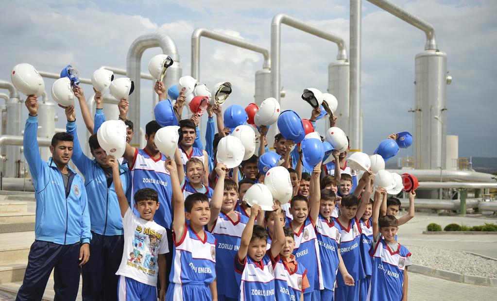 TOPLUMSAL YATIRIMLAR > Hayata Smaç Projesi > Hayata El Uzat Projesi Sürdürülebilirlik yolunda sosyal sorumluluğun, sorumlu ve uzun vadeli düşünen yatırımcı olma yolunda en önemli etkenlerden biri