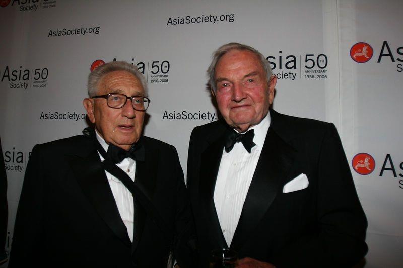 Henry Kissinger de önemli projeleri hazırlayan danışmandı. David, uzun süre CFR nin başkanlığını yürüttü. 2007 yılı içinde Peter Peterson başkanlık görevindeydi.