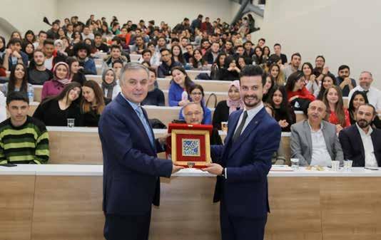 ETKİNLİK ÖĞRENCILERDEN MESLEĞE BÜYÜK İLGI İtanbul Medipol Üniversitesi nin düzenlediği kariyer günü söyleşisine katılan Oda Başkanımız Yücel Akdemir, mali müşavirlik mesleğine ve gençlerin meslek