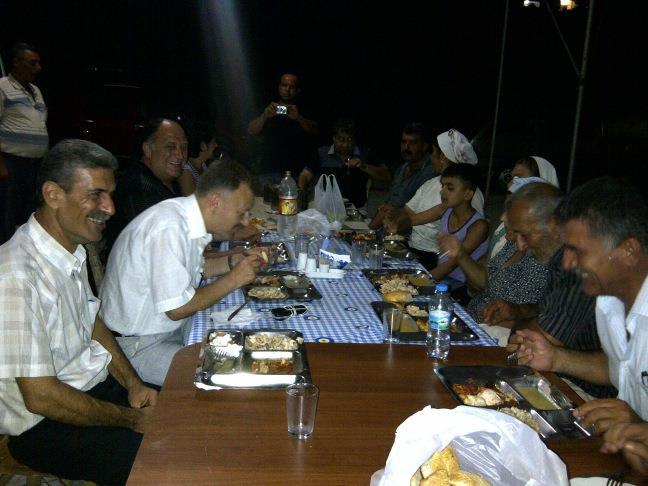 iftar yemeğine katıldı. 09.08.2012 7.