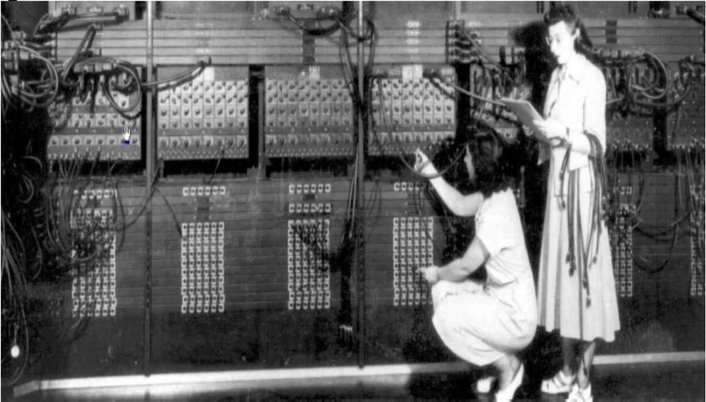 ENIAC 1946-1955 ENIAC (Electronic Numerical Integrator And Computer) 2. Dünya savaşına kullanılıyordu.