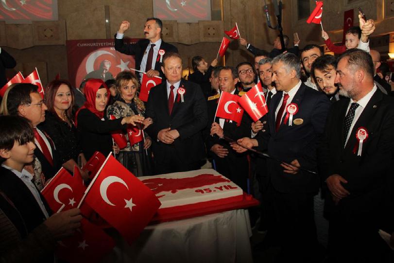 Meclis Başkanı Sebahattin Arslantürk de katıldı. Vali Yavuz yaptığı konuşmada Türkiye miz geleceğe emin adımlarla ilerliyor.