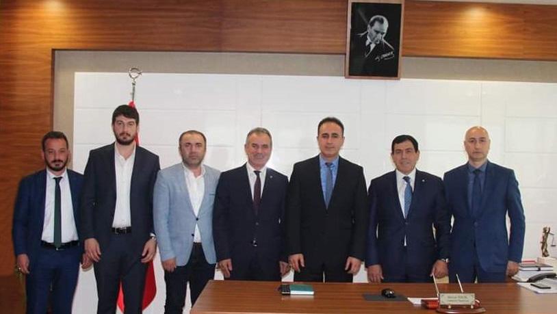 Trabzon Ticaret Borsası BORSAMIZDAN BAŞSAVCI TUNCEL E ZİYARET Borsamızın heyeti, Trabzon Cumhuriyet Başsavccısı Hüseyin Tuncel i makamında ziyaret ettiler.