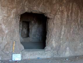 İşpuini ve Menua nın Anıt Mezarı I. Sarduri ye atfen Kurucular Mezarı ya da İç Kale Mezarı adıyla tanımlanır.