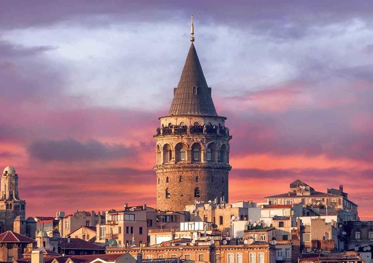 Dünya'da en eski kuleye sahip Galata Kulesi, İstanbul'un Galata semtinde bulunan bir kuledir.