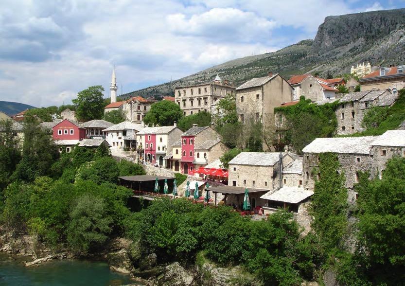 Süreklilikler, tekrar eden öğeler: Mostar da Neretva Nehri kıyısındaki ticaret yapıları