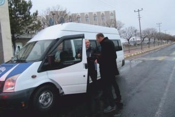 Vali İlhami Aktaş, Nevşehir Merkez Acıgöl yol güzergâhı Jandarma Uygulama Noktasını ziyaret ederek, yapılan uygulamalar ve çalışmalar hakkında görevlilerden bilgi aldı.