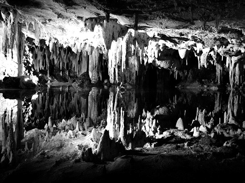 Tekst 11 Damlataş Mağarası - Alanya Damlataş Mağarası, Alanya'nın içinde ve deniz kıyısında bulunmaktadır. Merkeze 3 km. uzaklıktadır. Toplam uzunluğu 30 m.