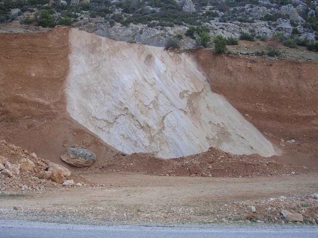 PLANLAMA AŞAMASI Arazi Çalışmaları - İnceleme alanı ve yakın çevresinin genel jeoloji çalışması - Uygun ölçeklerde haritaların yapılması - Genel jeoloji