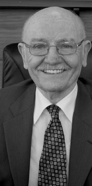Dr. Oğuz MANAS (1934 2017) 1934 İzmir doğumlu olan Manas, 1955 te Ege Üniversitesi Ziraat Fakültesini bitirdi; 1961 yılında İstatistik alanında doktora derecesi aldı.