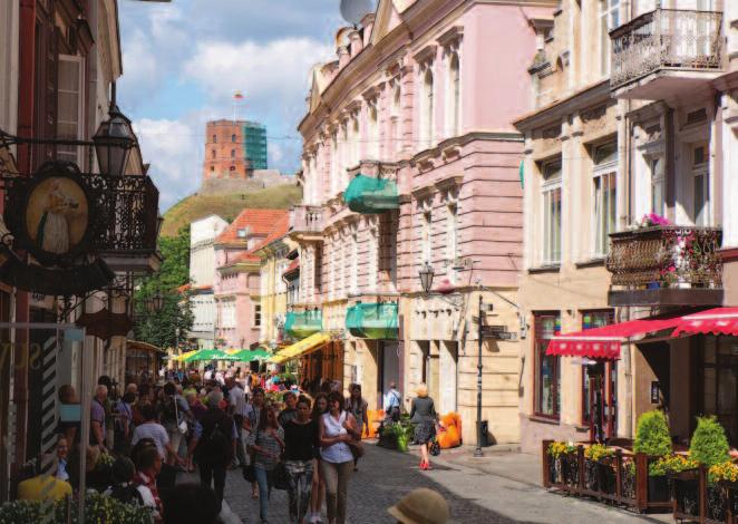 Turistlerin de uğrak noktası. Vilnius, Baltık bölgesinin en büyük şehri. Kuruluş tarihi 1323 yılına dayanıyor. Dile kolay binlerce yıl kim bilir nelere tanıklık etmiş. Hayat çok yavaş akıyor.