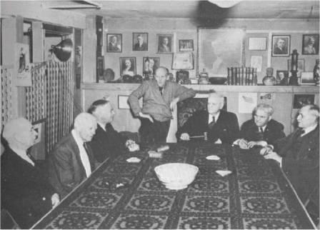 R O T A R Y T A R İ H İ (12) Paul Harris in evinde, Silvester Schiele nin Başkanlığındaki ilk Rotary toplantılardan. O yıllarda her hafta bir üyenin iş yerinde toplanıyorlardı.