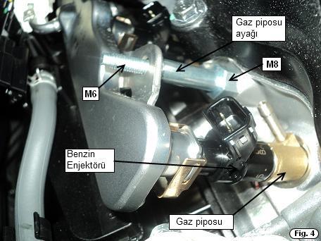 3) Benzin enjektörleri, Gaz pipoları akuple edildikten sonra benzin enjektör yuvalarına oturacak şekilde