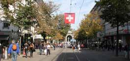 Yol üstünde, İsviçre nin en ünlü banka merkezlerinin ve altın rezervlerinin bulunduğu Paradeplatz dan geçeceksiniz.