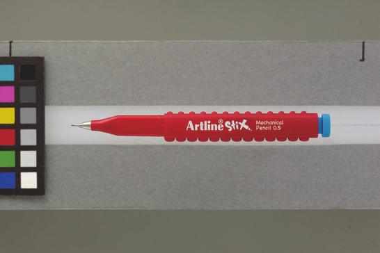 ARTLINE STIX DRAWING PEN İnce uçludur. Çizim için idealdir. Kalem özelliğine ek olarak birbirine tutturulabilir ve objeler yapılabilir. Tüm Stix serisi birbiriyle birleştirilebilir.