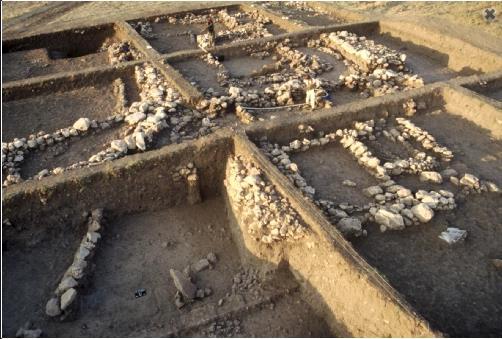 Diyarbakır ili, Ergani ilçesinin güneybatısında yeralan Çayönü Höyüğü nde yapılan kazılar sonucunda bulunan yerleşimin bulunduğu yerlerde M.Ö.