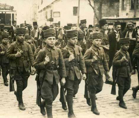 İstanbul Erkek Lisesi (İstanbul Sultanisi) I. Dünya Savaşının başlaması ile 1914 yılında, Karaköy de bulunan Saint Benoit Fransız Lisesi binalarına nakledildi.