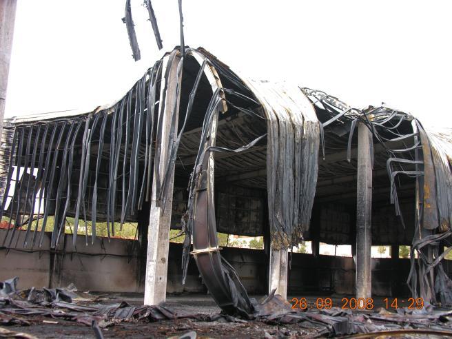 1.7 ) Çelik Yapılarda Yangın (Yüksek Sıcaklık) Etkisi Çelik yapıların en büyük dezavantajlarından biri yüksek ısı (yangın) etkisi altında mekanik özelliklerinin hızla olumsuz yönde etkilemesidir.