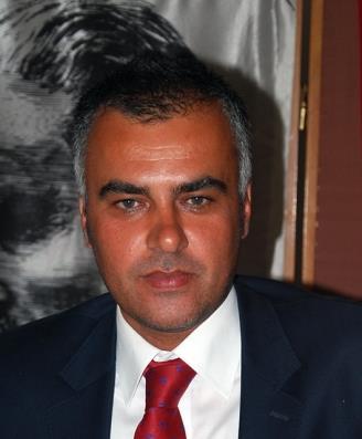 MUHARREM ŞAHAN 1972 yılında Antalya da doğmuştur. 1998 yılında A.Ü.