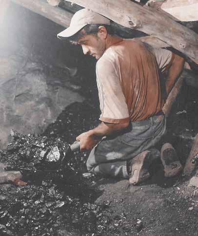 Patronlar Kâr İçin Maliyetleri Nasıl Düşürüyorlar? Mayısta Soma da 301 madenci kardeşimiz katledildi. Patronlar bir kez daha kârlarını büyütmek 13 uğruna işçilerin canını hiçe saydılar.