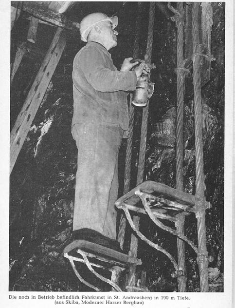 ANILARLA MADENCİLİK Murakıp kuyudan çıktığında bu Lichtenberg, vardiyasını tamamlayıp çoktan evine varmış, koltuğunda tütününü tüttürüyordu.