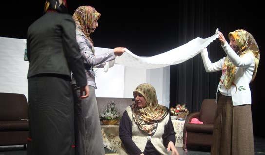 Tiyatro 20 Nisan 2009 Pazartesi günü İsmail Kahraman Kültür Merkezinde bayanlara yönelik olarak düzenlenen programa halkın ilgisi yoğun oldu.