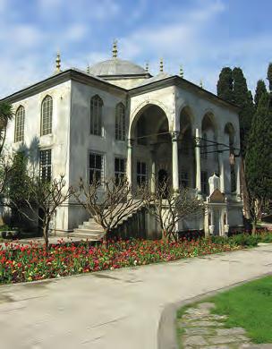 Ahmet kütüphanesi Köprülü Fazıl Ahmet Paşa Kütüphanesi (üstte), Süleymaniye Kütüphanesi (altta) Beyazıt Koska caddesi üzerinde yer alan şair ve sadrazam Ragıp Paşa Kütüphanesi (1762).