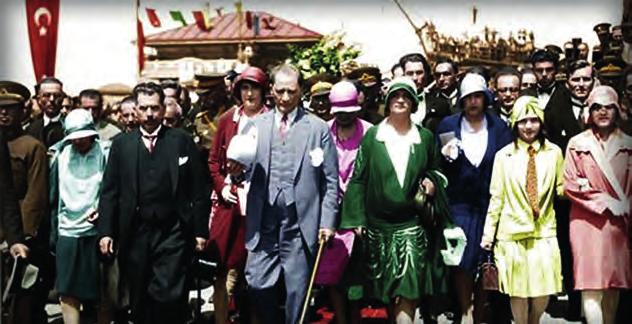 Atatürk, çağcıl uygarlık düzeyini aşma yolunda, yurttaşlarımızla birlikte.