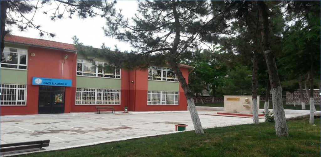 Şekil 22. Gazi İlkokulu Ölçüm yapılan Gazi İlkokulu nda (Şekil 22), toplam2 katlı, tek girişi olan ve tek binadan oluşan ilkokul binasında eğitim verilmektedir.