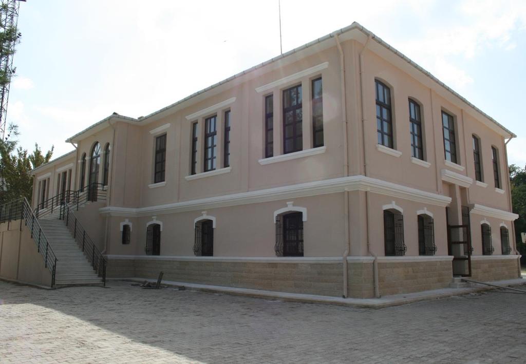 Şekil 43. Yusufhoca İlkokulu Ölçüm yapılan Kurtuuluş İlkokulu nda (Şekil 43), toplam2 katlı, 2 girişi olan ve tek binadan oluşan ilkokul binasında eğitim verilmektedir.