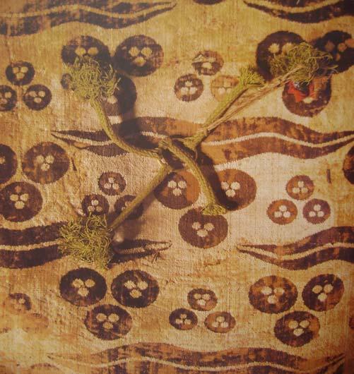 Osmanlı kumaşlarında kullanılan desenler şunlardır: Kaplan çizgisi ve leopar beneği: Osmanlı eşyalarında sıkça rastladığımız kaplan çizgisi ve leopar beneği, kimi kaynaklarda çintemani diye de