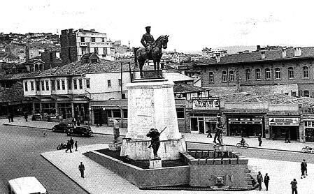 13 EKİM 1923 ANKARA NIN BAŞKENT OLUŞU Mustafa Kemal Paşa, Erzurum, Sivas Kongrelerinden sonra 27 Aralık 1919 günü Temsilciler Kurulu üyeleriyle birlikte Dikmen tarafından Ankara ya geldi.