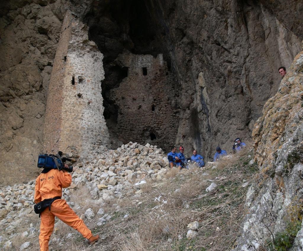 Mağaralar tarih öncesi çağlardan beri, insanların yoğun ilgi alanını oluşturmuşlardır.